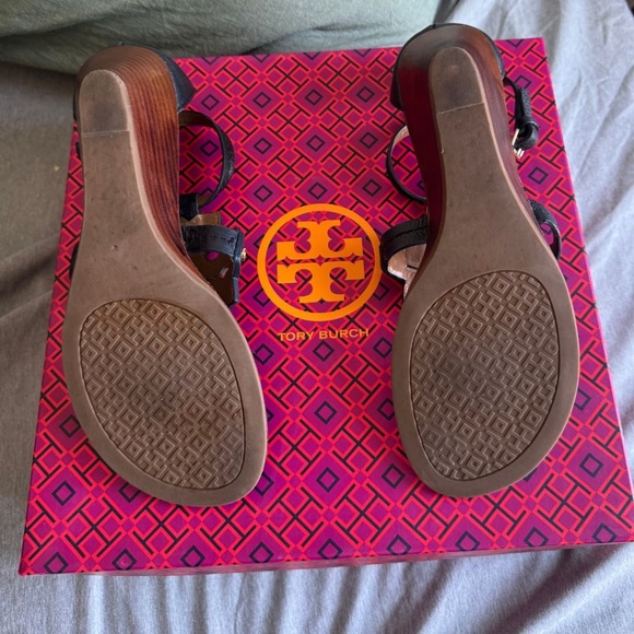 Tory Burch Chandler Wedge 50MM Wedge Sandal Black Size 8 in Box with Dust Bag - Picture 12 of 14